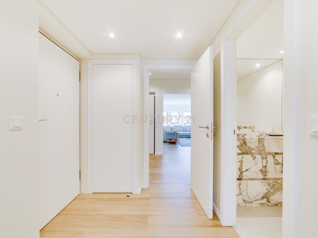 Luxuoso apartamento T4 em Lisboa com Vista e Acabamentos de Alta Qualidade - Image 6